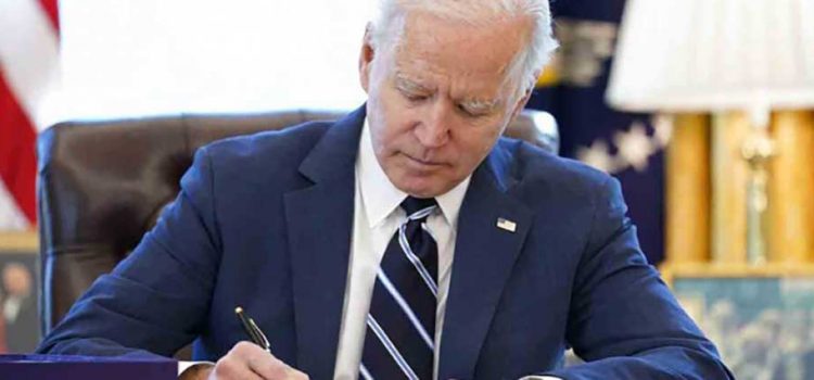 Evalúa Biden declarar emergencia de salud pública