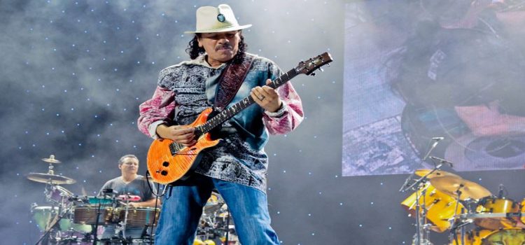 Carlos Santana se desvanece en pleno escenario Carlos Santana se desvanece en pleno escenario