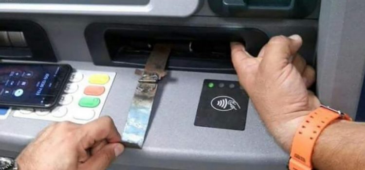 Alertan a usuarios de Oaxaca por trampas en cajeros automáticos de bancos