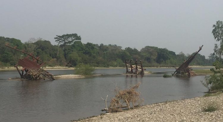 Lluvias destruyen puente de Jocotepec en Tuxtepec