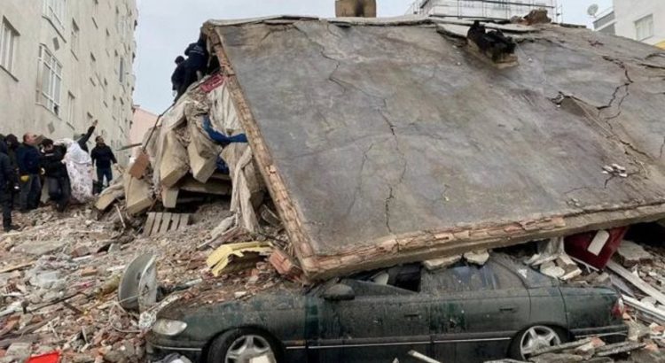 Van más de 5 mil muertos por el terremoto en Turquía y Siria