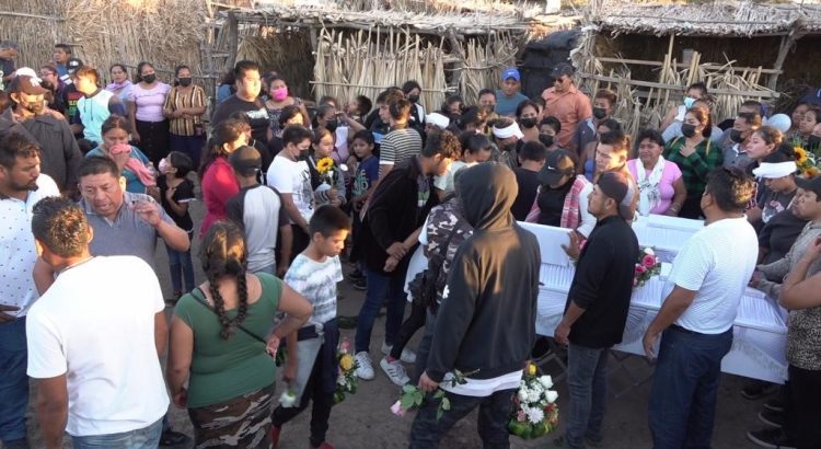 Dan último adiós a los hermanitos Perla y Dany, asesinados en Juchitán, Oaxaca