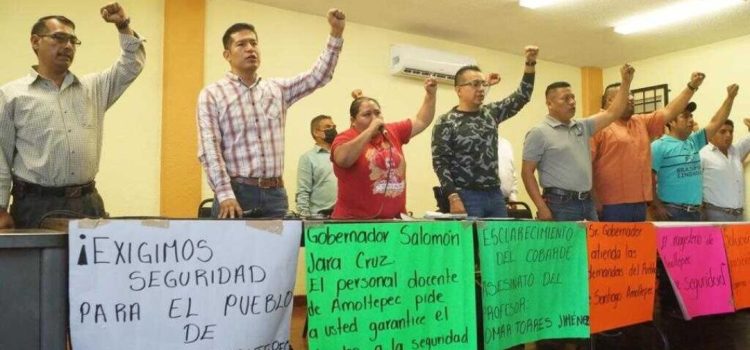 Por violencia, profesores suspenden clases Oaxaca; van 4 docentes asesinados