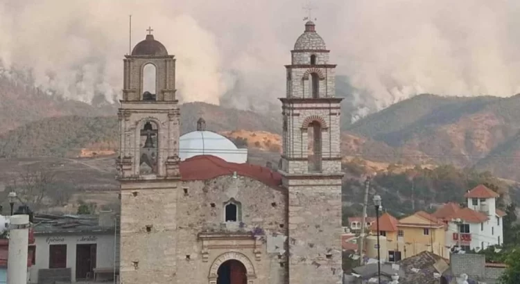 Incendio en bosques de la Mixteca de Oaxaca avanza a área protegida de Tindú; pobladores piden auxilio