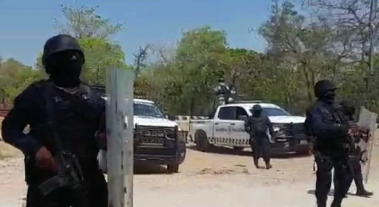 Marinos y policías desalojan a indígenas que protestaban contra Tren Transístmico en Oaxaca