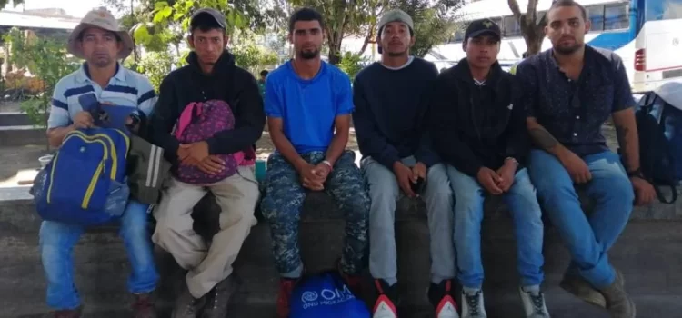 Denuncian migrantes robo y agresiones de policías estatales de Oaxaca; piden ayuda de la defensoría