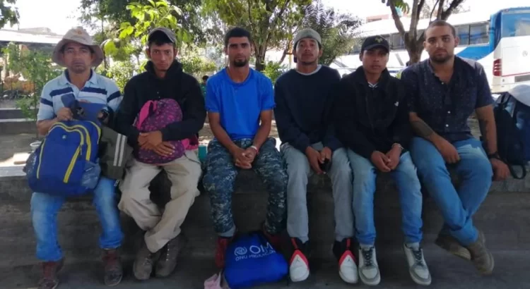 Denuncian migrantes robo y agresiones de policías estatales de Oaxaca; piden ayuda de la defensoría