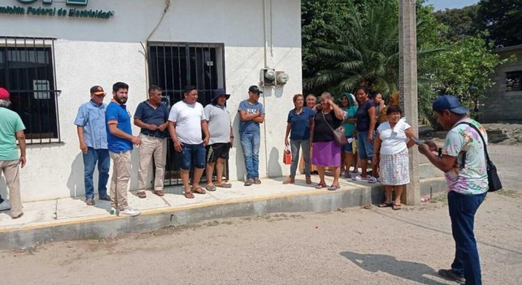 CFE deja sin electricidad a comunidades del Istmo de Oaxaca; pobladores “le bajan el switch” en protesta