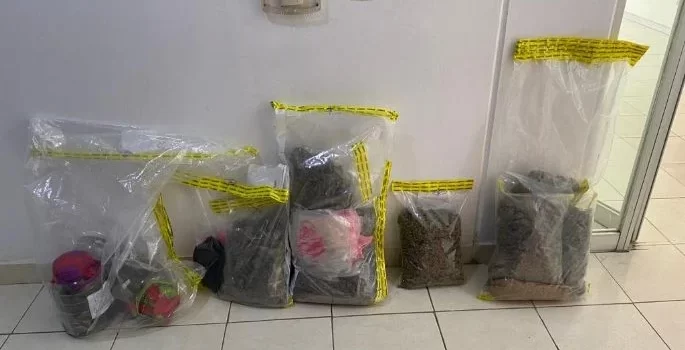 Detienen a tres por alterar golosinas con mariguana en Oaxaca