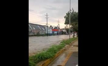 Se inunda carretera 190 en Oaxaca tras fuertes lluvias con granizo