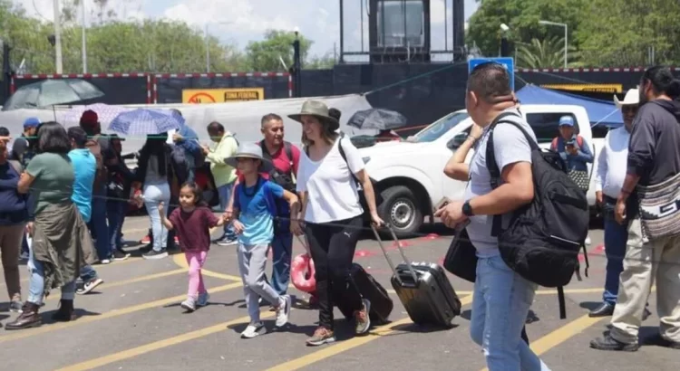 Saldo de bloqueo en aeropuerto de Oaxaca: mil 166 viajeros varados y 12 vuelos cancelados