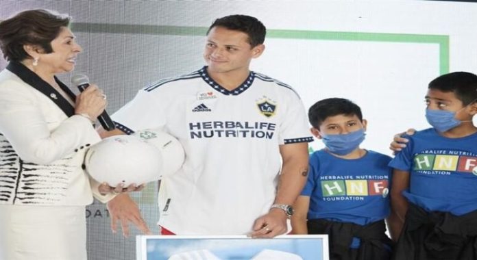 ‘Chicharito’ realizó una donación junto a LA Galaxy a favor de niños sin padres en CdMx