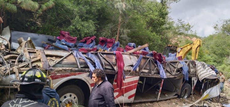 Entregan restos de 29 fallecidos en accidente en la Mixteca de Oaxaca