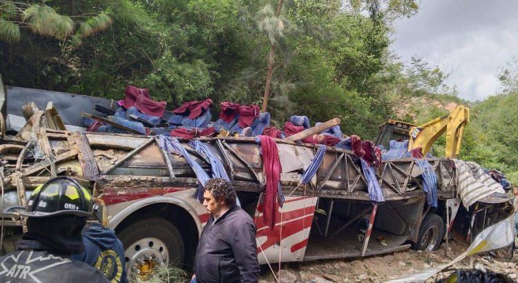 Entregan restos de 29 fallecidos en accidente en la Mixteca de Oaxaca