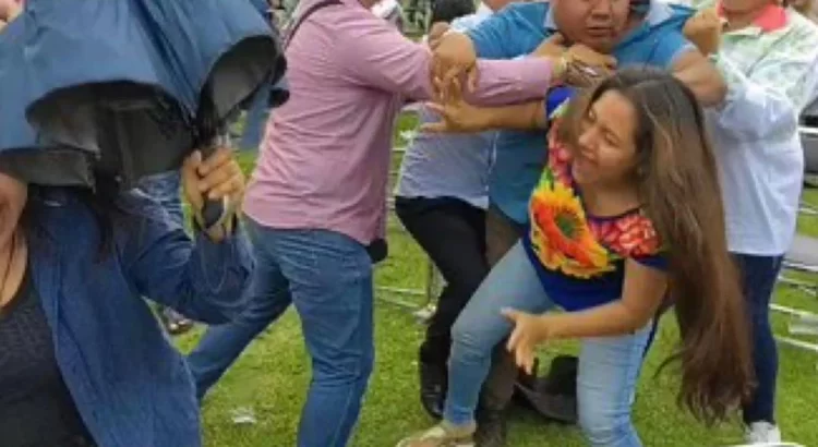 Riña en la Guelaguetza de la Sección 22 en Oaxaca, diputado de morena involucrado.