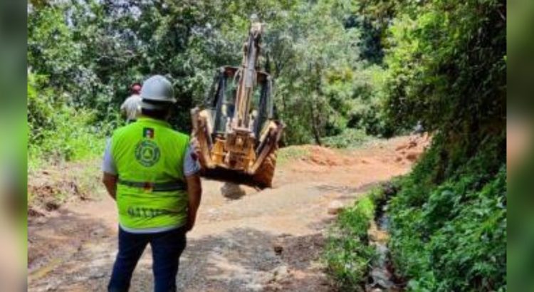 Liberan camino de Atitlán que dejó incomunicadas a comunidades de la Sierra Norte de Oaxaca