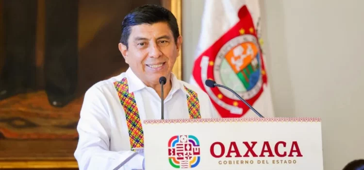 Gobernador de Oaxaca acusa a Claudio X. González por “ataques” contra libros de Texto