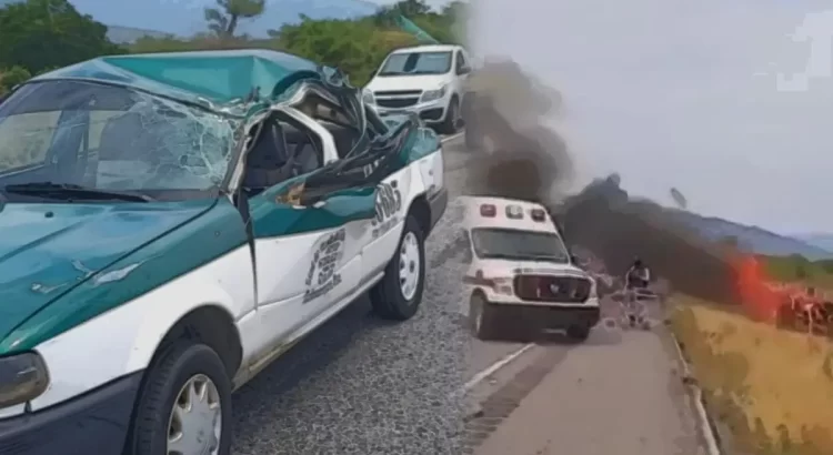 Mueren 6 en accidente carretero en Oaxaca; 4 resultaron calcinados