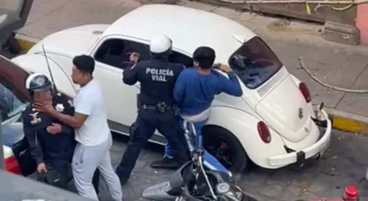 Imputan tres delitos a trabajadores del gobierno de Oaxaca que golpearon a policías municipales Imputan tres delitos a trabajadores del gobierno de Oaxaca que golpearon a policías municipales