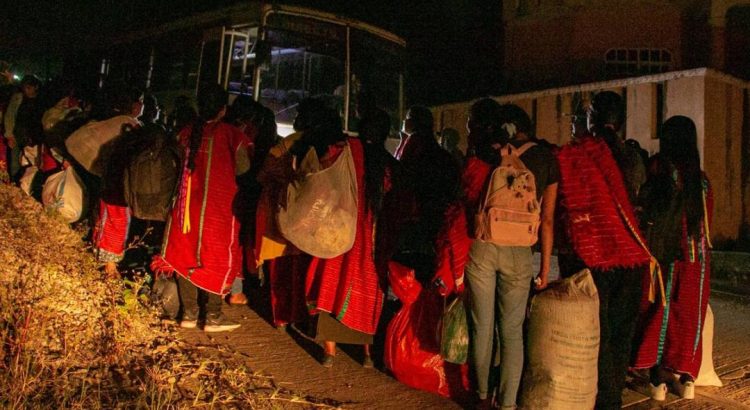 Con caravana a CDMX, desplazados triquis exigen retorno seguro a Tierra Blanca, su comunidad en Oaxaca