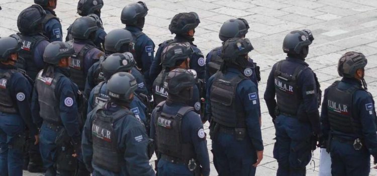 Suspenden a policía de Oaxaca que golpeó a una mujer