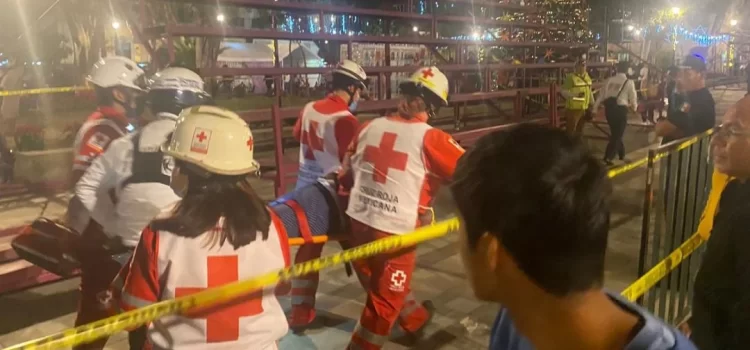 Colapso de gradas previo a desfile de la Noche de Rábanos deja 13 heridos en Oaxaca