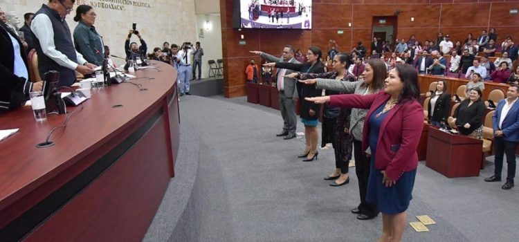 Toman protesta 4 magistradas y un magistrado del Tribunal Superior de Justicia de Oaxaca