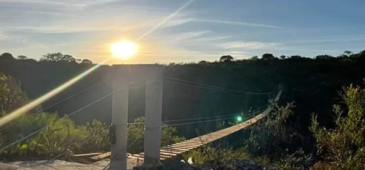 Tepejillo estrena puente colgante en la Mixteca de Oaxaca