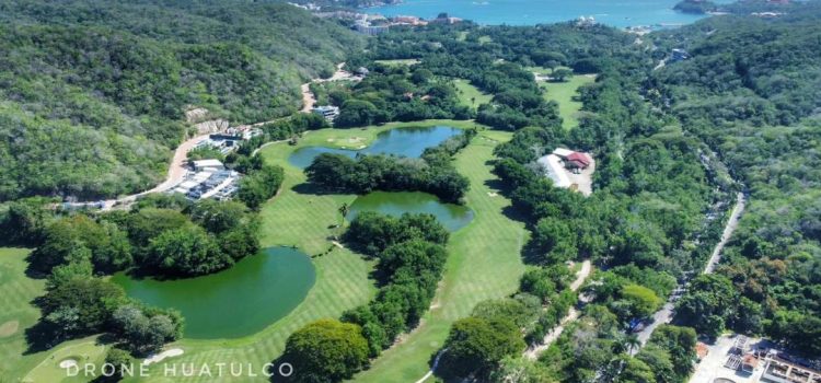 Salinas Pliego cuenta con prórroga para seguir en posesión de campo de golf de Huatulco