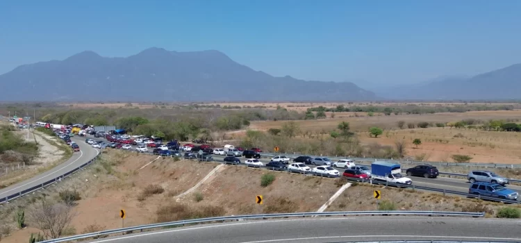 Profesores de Oaxaca realizan 37 bloqueos ante visita de López Obrador