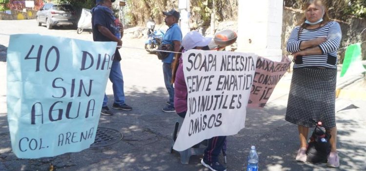 Protestan colonos de El Arenal en la ciudad de Oaxaca: llevan 40 días sin agua potable