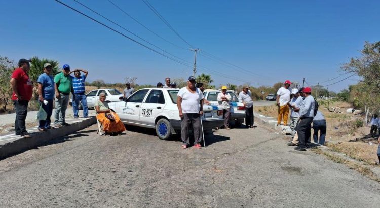 Transportistas exigen al gobierno de Oaxaca reparar carretera Xadani-Juchitán