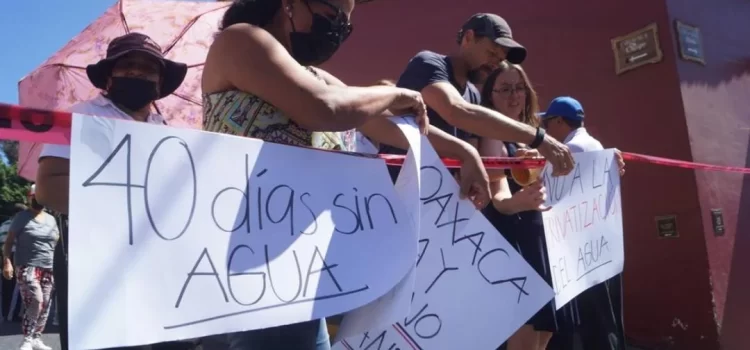 Continúan protestas de vecinos de la ciudad de Oaxaca por desabasto de agua