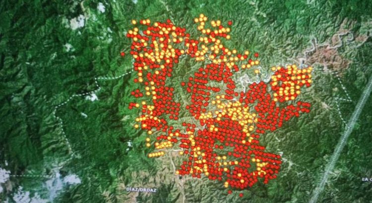 Vientos en Oaxaca impiden a helicópteros combate de incendios en Los Chimalpas