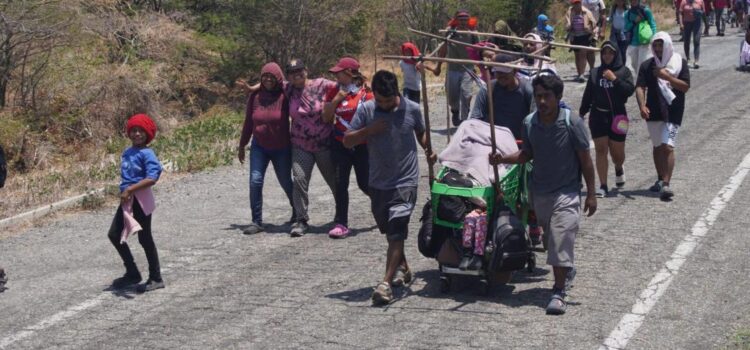 Tras 10 días de recorrer Oaxaca en Viacrucis, brindan atención médica a 3 mil migrantes