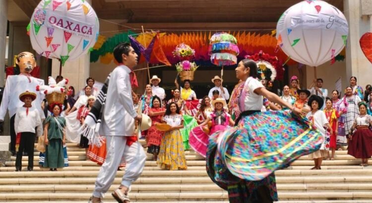 Promueven la Guelaguetza en Los Pinos