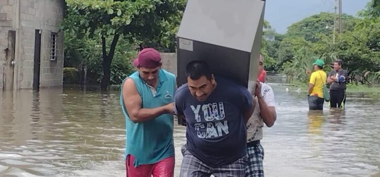 Más de 15 mil afectados por lluvias quedan incomunicados en el Istmo de Tehuantepec, Oaxaca