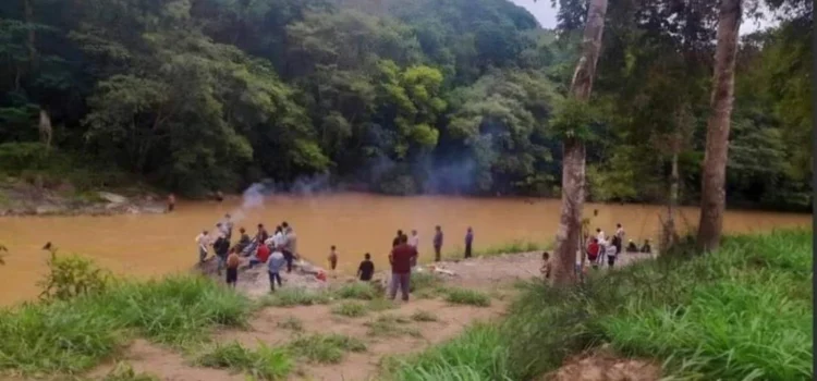 Tras lluvias en Oaxaca, río de la Sierra Sur arrastra a estudiante de secundaria que estaba de excursión