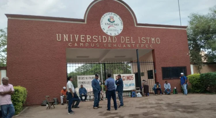 Se van a paro trabajadores de la Unistmo; exigen aumento salarial al gobierno de Oaxaca