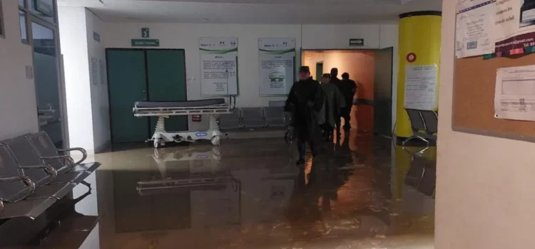 Se inundan 4 áreas del Hospital de la Niñez Oaxaqueña; evacuarán al 100% tras daños por lluvias