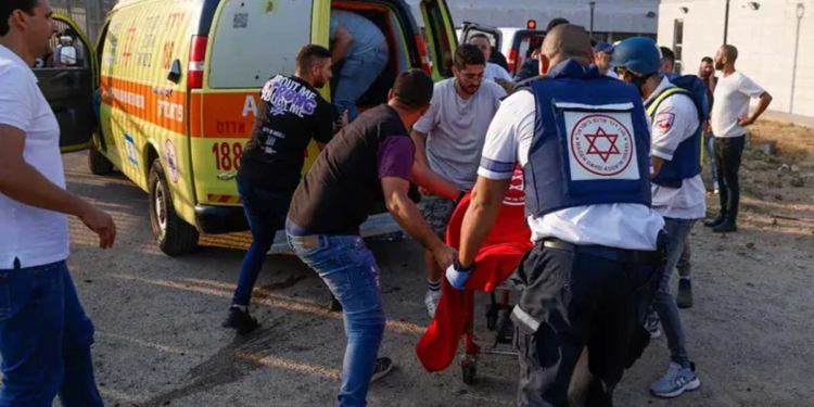 Al menos 10 muertos tras ataque con cohetes en el norte de Israel Al menos 10 muertos tras ataque con cohetes en el norte de Israel