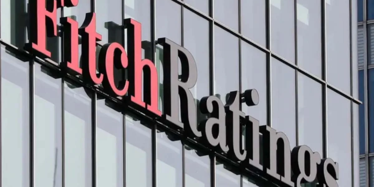 Fitch mantiene calificación de México en «BBB-» y alerta sobre riesgos institucionales