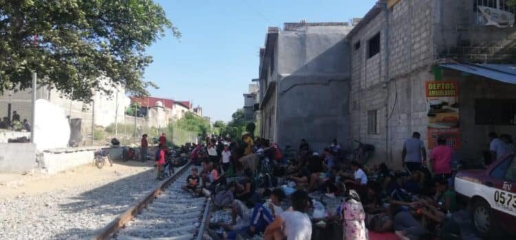 Dos municipios de Oaxaca niegan ayuda humanitaria a caravana de migrantes que huyó de Juchitán Dos municipios de Oaxaca niegan ayuda humanitaria a caravana de migrantes que huyó de Juchitán