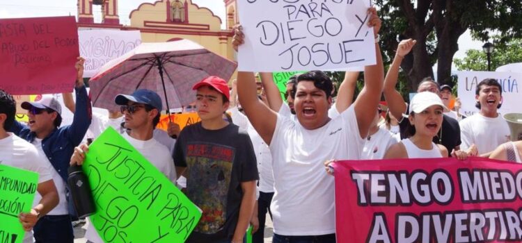 Miles exigen justicia para Diego, joven asesinado en un alcoholímetro en Oaxaca