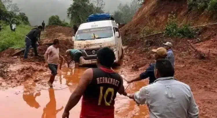 Deslaves dejan incomunicadas a decenas de comunidades de la Mixteca y Sierra Sur de Oaxaca