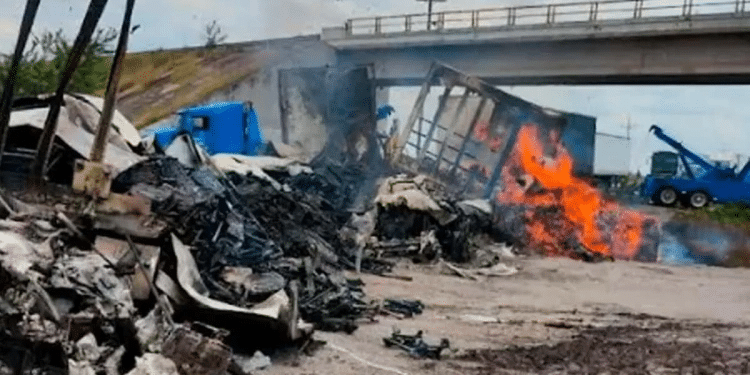 Enfrentamientos en Sinaloa bloquean autopista Mazatlán–Culiacán y dejan 24 muertos