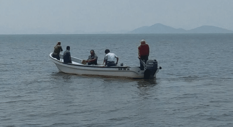 Rayo mata a pescador y deja a dos más heridos que viajaban en su lancha en laguna del Istmo de Oaxaca