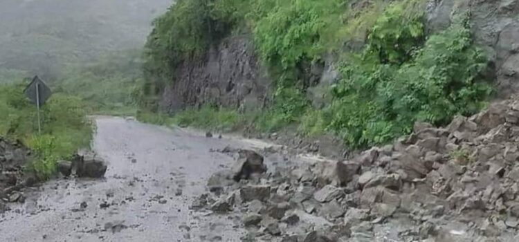 Lluvias dejan sin caminos y agua potable a 4 municipios de la sierra mixe-zapoteca de Oaxaca