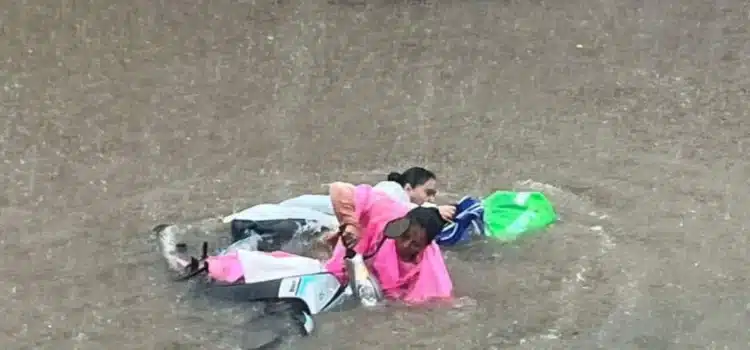 Lluvias por tormenta tropical Nadin causan inundaciones en Matías Romero, Oaxaca