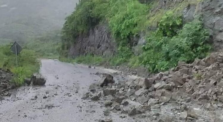 Lluvias dejan sin caminos y agua potable a 4 municipios de la sierra mixe-zapoteca de Oaxaca